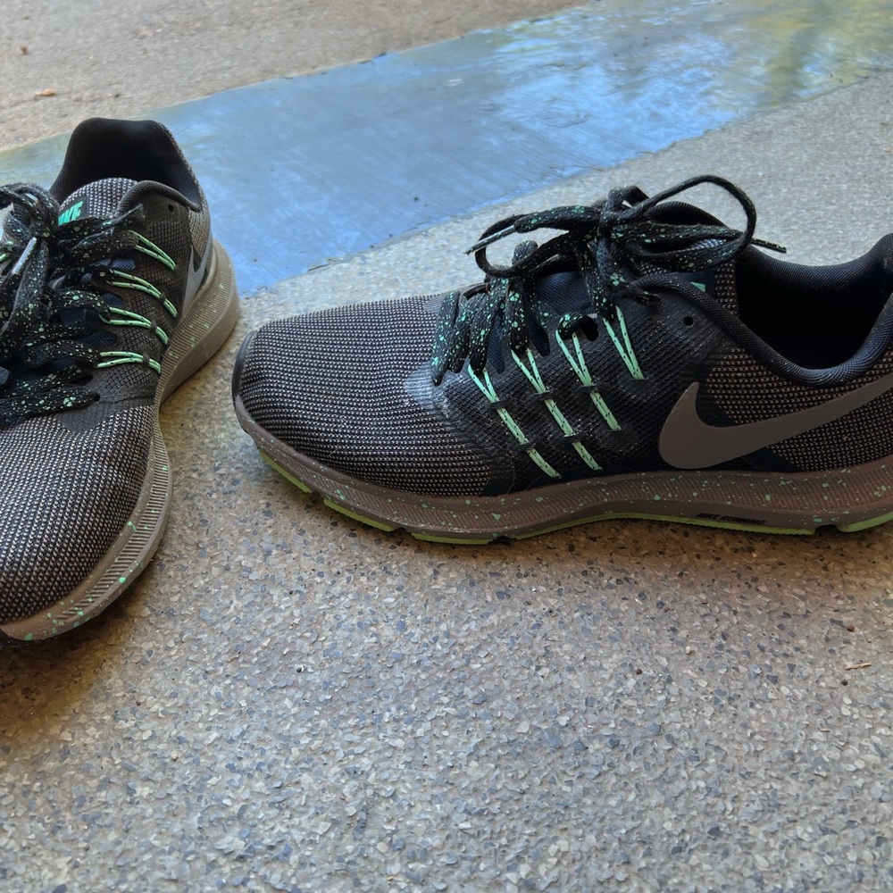 Nike Run Swift Size 9.5 - image 3